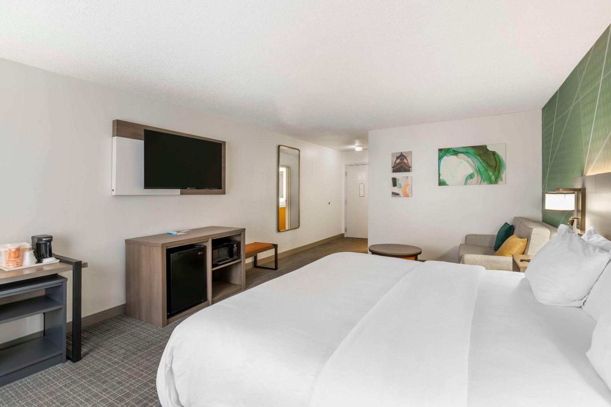 Hotel Comfort & Airport Fair & Expo 3*