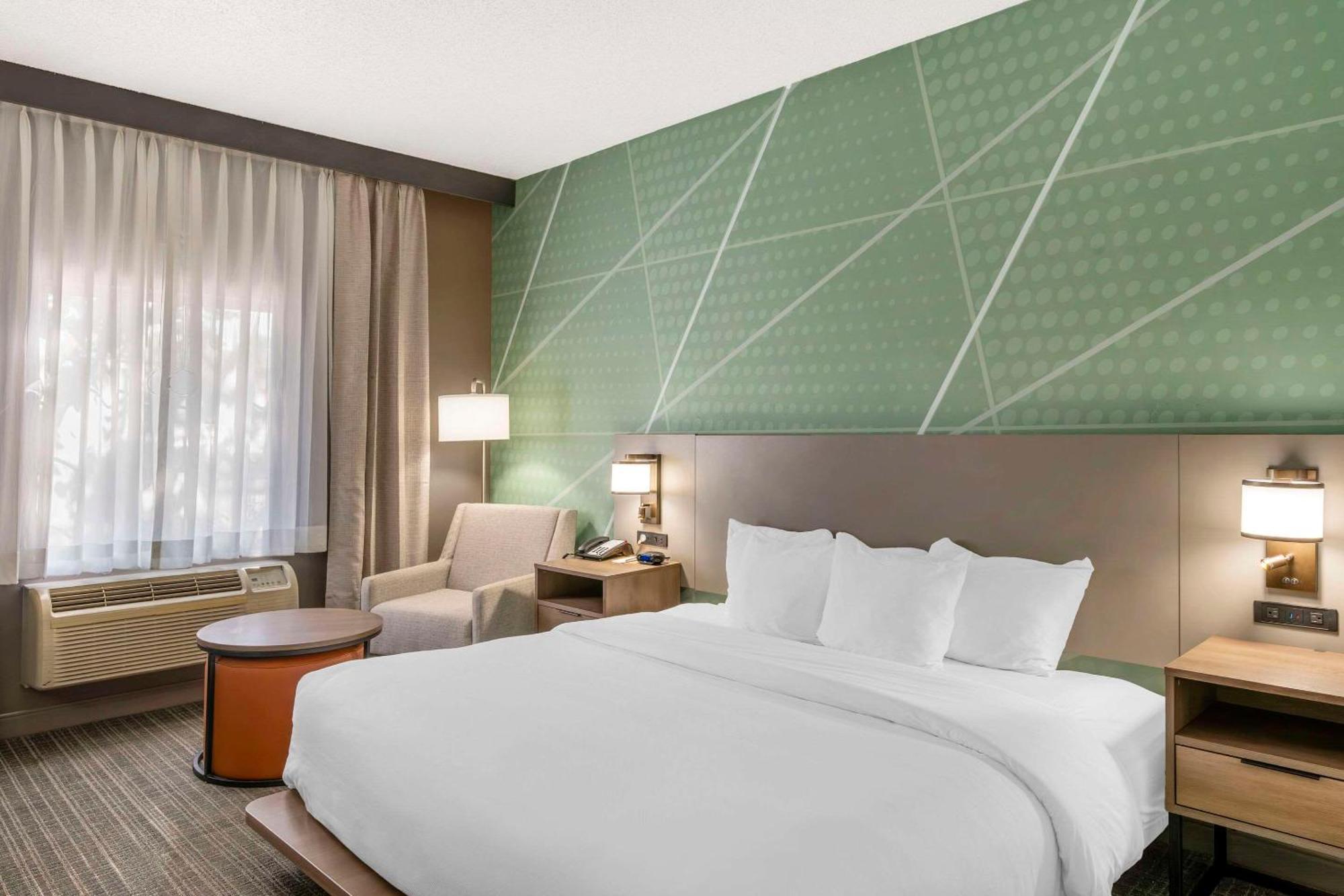 Comfort & Airport Fair & Expo Hotel Louisville
